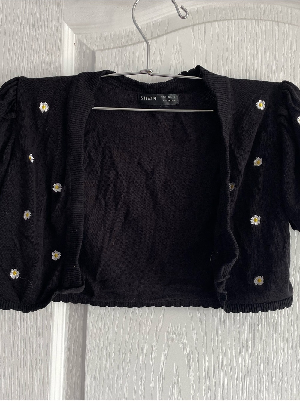 SHEIN Black Cropped Daisy Embroidered Cardigan